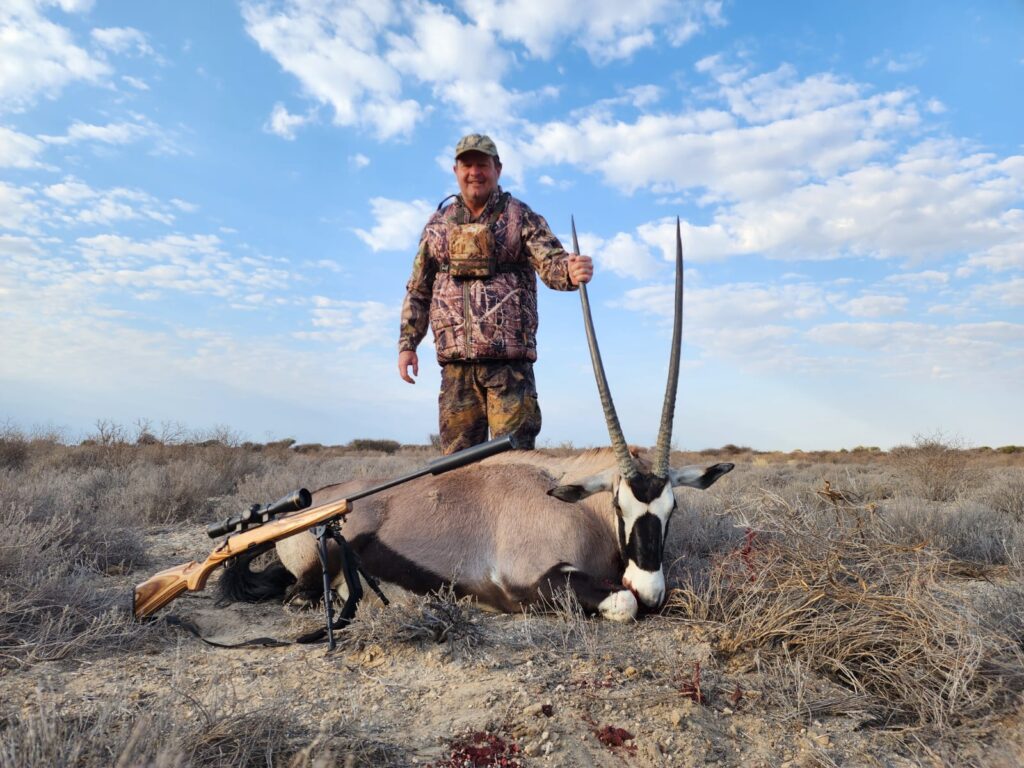 Gary_Gemsbok Hunter posing with a gemsbok